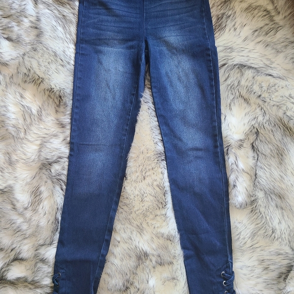 🔴SOLD🔴Jennifer Lopez skinny jeggings - Picture 2 of 4